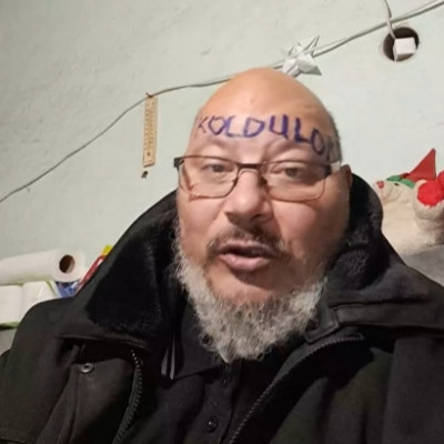 Vadász nyíltan koldul