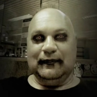 WC vínyogó pista TikTok fliterekkel szórakozik