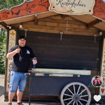 A Fogatlan Disznò Subi Roland felfalna egy egész Kürtöskalács standot ha tehetné