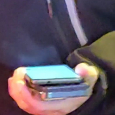 Sodi (HÁROM) telefonnal csövel a manna ABC előt