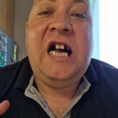 Pòkhasú Subi Roland szénnérohadt pofàja