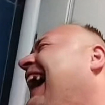 Mc Istinek jòformán alig maradt már foga