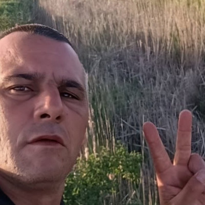 Alkesz Mobilsz egyre okádékabb feje a putribòl
