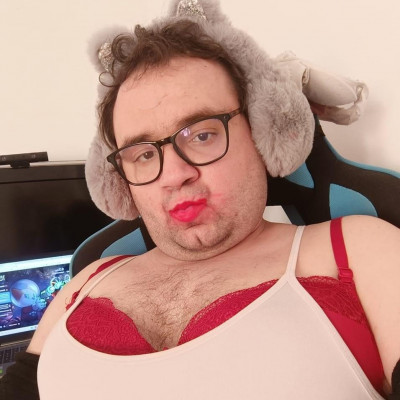 Yaboku még mindig buzeráns