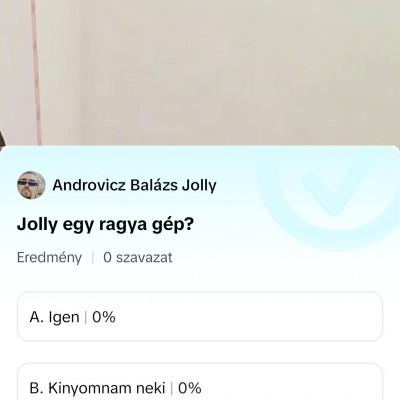 Jollykát a saját moderátorai szopatják