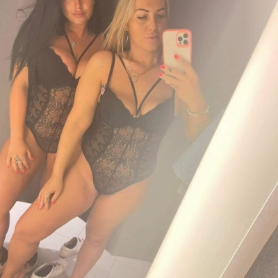 Mayer Lamantin és Lilla kuncsaftcsalógató képei a szegedi Swingerből