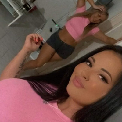 Mayer Lamantin és Lilla kuncsaftcsalógató képei a szegedi Swingerből