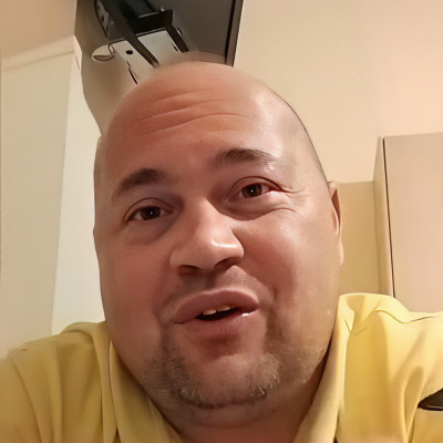 Mc Isti kövér, kancsal feje