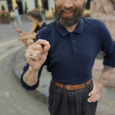 Bartos pálcikàra fonnyadt teste 2024-ben