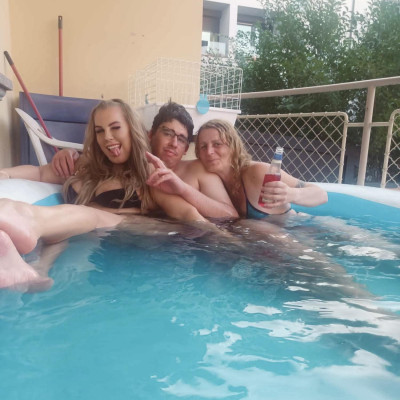 Mayer Lamantin Edda, Ősember Jenes, Kaffka Kankó Tibor és Zolika fürcsi party Szeged