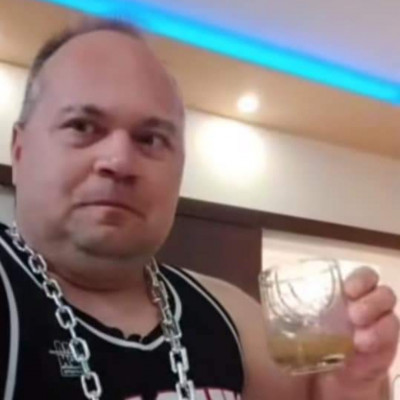 Mc Isti feje miutàn bukta a tètes párbajt