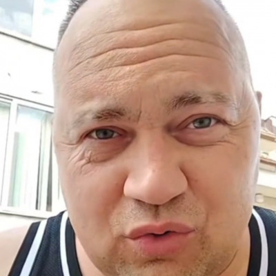Megfáradt Ananász Pista Bácsi