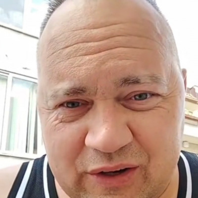 Megfáradt Ananász Pista Bácsi