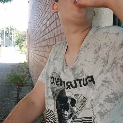 Ősember Jenes Patriksz sörtöt vedel