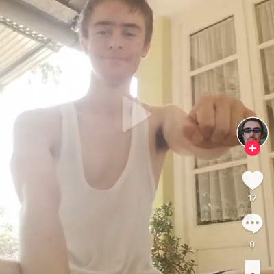 Jolly live screenshot és szőrös hónalja