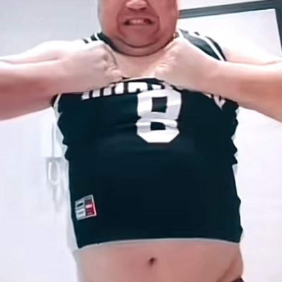 Mc Malacbél erőlködik