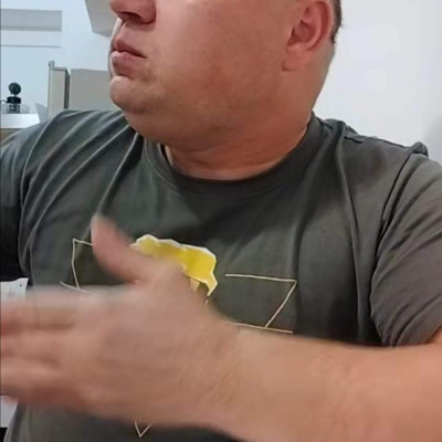Mc Isti ùj frizurája