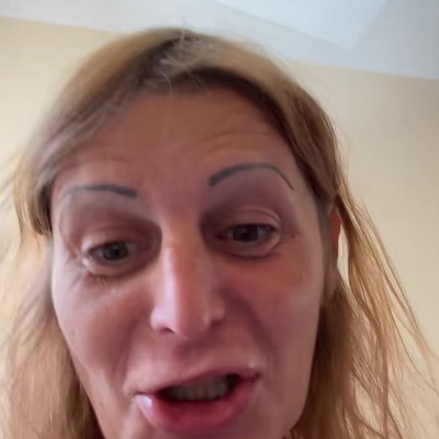 Kaffka Tranyò a reggeli kàvéja előtt