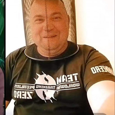 Pista szintet lèpett, kukát húzott a fejère