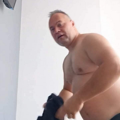 MC Szelepes kigyúrt felsőteste