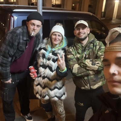 Trash csopis arcok belefutottak egy levágott farkú hugyos tranyóba, ezért lefotózták (2024-12-28)