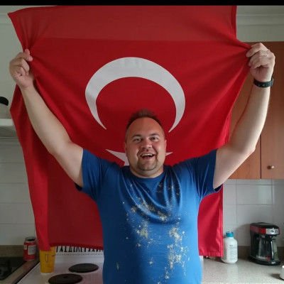 Mc Isti a szìnfalak mögött