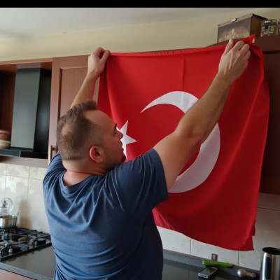 Mc Isti a szìnfalak mögött