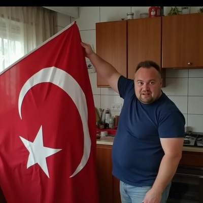 Mc Isti a szìnfalak mögött