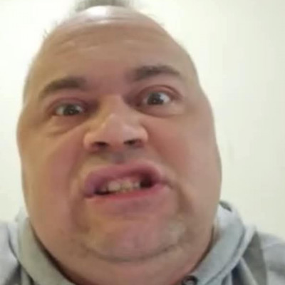Mc Isti agyvérzés közeli állapotban