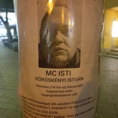 Mc Istit kegyetlenül Kiplakàtoltàk
