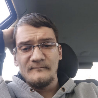 Fogatlan BiòsPityesz 2025ben is a kocsijában lakik