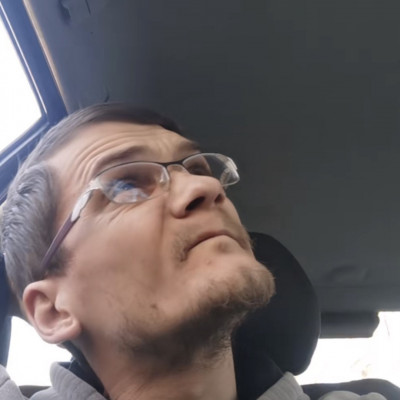 Fogatlan BiòsPityesz 2025ben is a kocsijában lakik