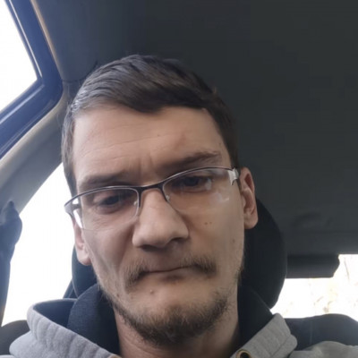 Fogatlan BiòsPityesz 2025ben is a kocsijában lakik