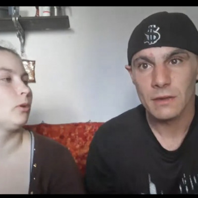 Retrò Horrorfilmfejű Mobilsz és Gyagyás Venomszné