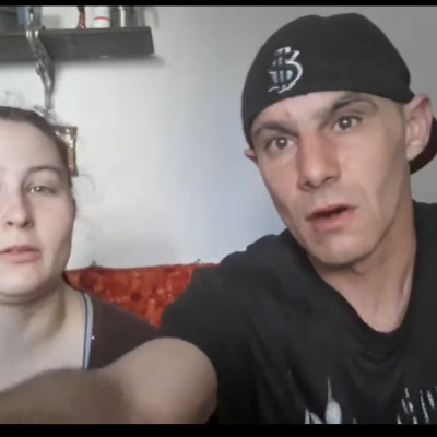 Retrò Horrorfilmfejű Mobilsz és Gyagyás Venomszné