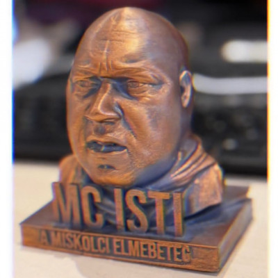 Az első Mc Isti szobor