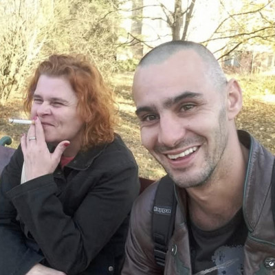 Retrò Alkesz Mobilsz az Exével, Fogatlan Évivel