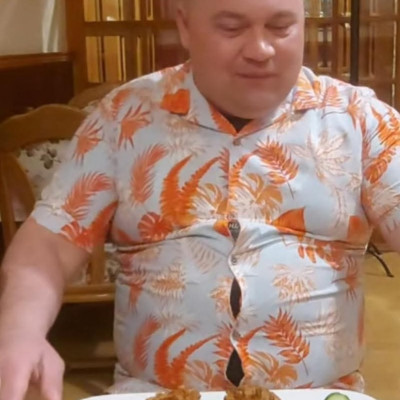 Mc Isti ing gombjai alig bírjàk tartani a pòkbelét