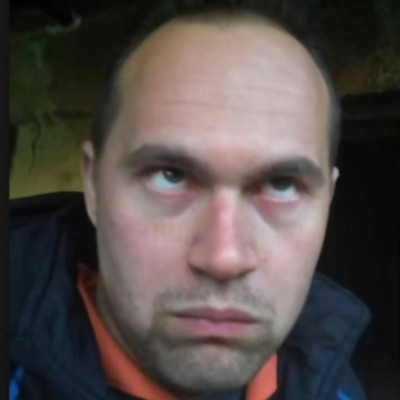 Fiatal, Retrò Ananàsz, fogyatèkos fejjel