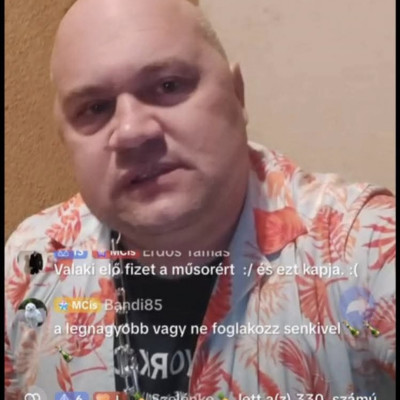 Medicinlabda fejű Pista szájzárat kap live közben