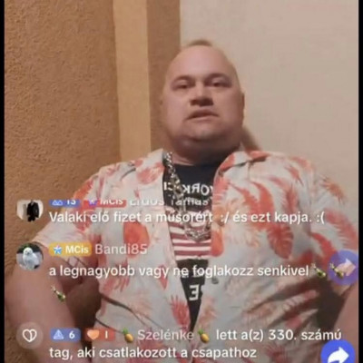 Medicinlabda fejű Pista szájzárat kap live közben