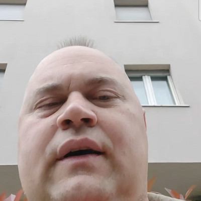 MC Isti brutàlisan meghízott Gömbhal feje