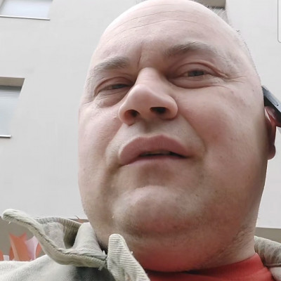 MC Isti brutàlisan meghízott Gömbhal feje