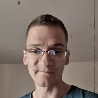Öreg Nyanyafejű Pityesz màr Csontvàz fejjel virít