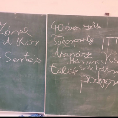 Màr az iskolákban is Pistát trollkodják a táblára irkáló trollok