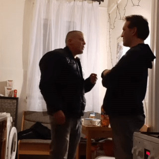 A pillanat mielőtt Pedo Sodinak Kozma Vahúr lekever egy marhanagy sallert