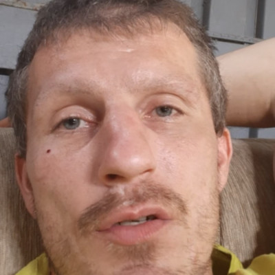 A fiatalon megőszült gyògyszeres alkesz Trutymò