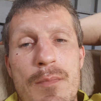 A fiatalon megőszült gyògyszeres alkesz Trutymò