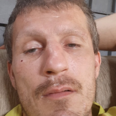 A fiatalon megőszült gyògyszeres alkesz Trutymò