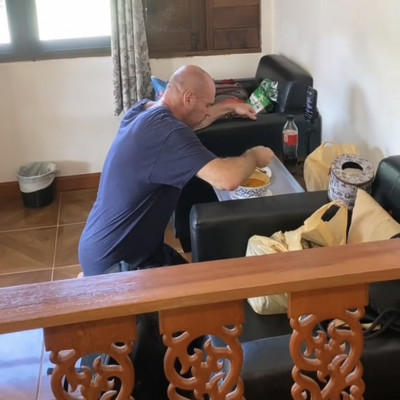 SztívHazugPedòMester egy koldus Napja Thaiföldön